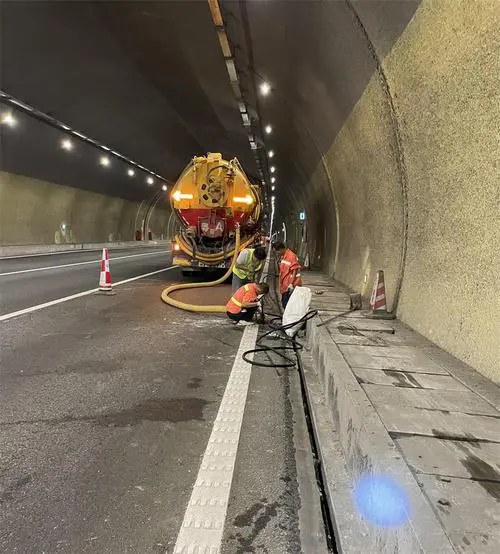 九原隧道排水渠清淤